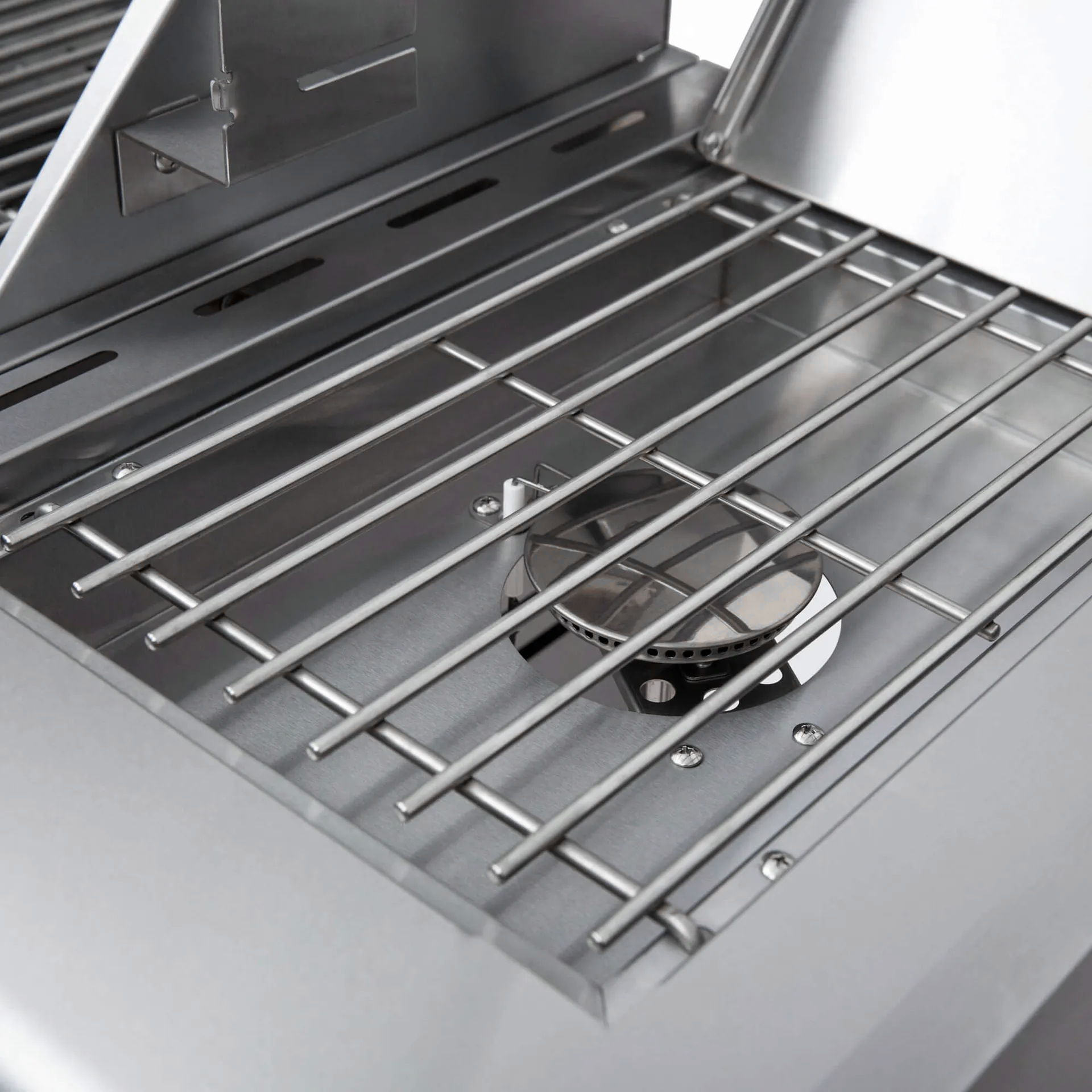Seitenkocher des MAYER BBQ Brighton 4B Gasgrills in der rechten Seitenablage