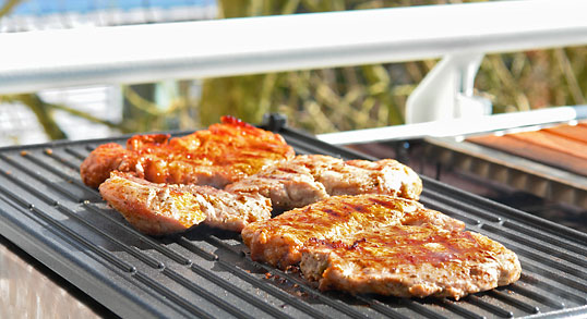 Grillen mit der Gussgrillplatte