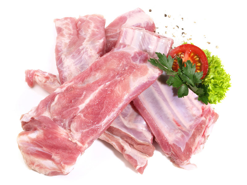 rohe Spareribs, bereit zum Grillen
